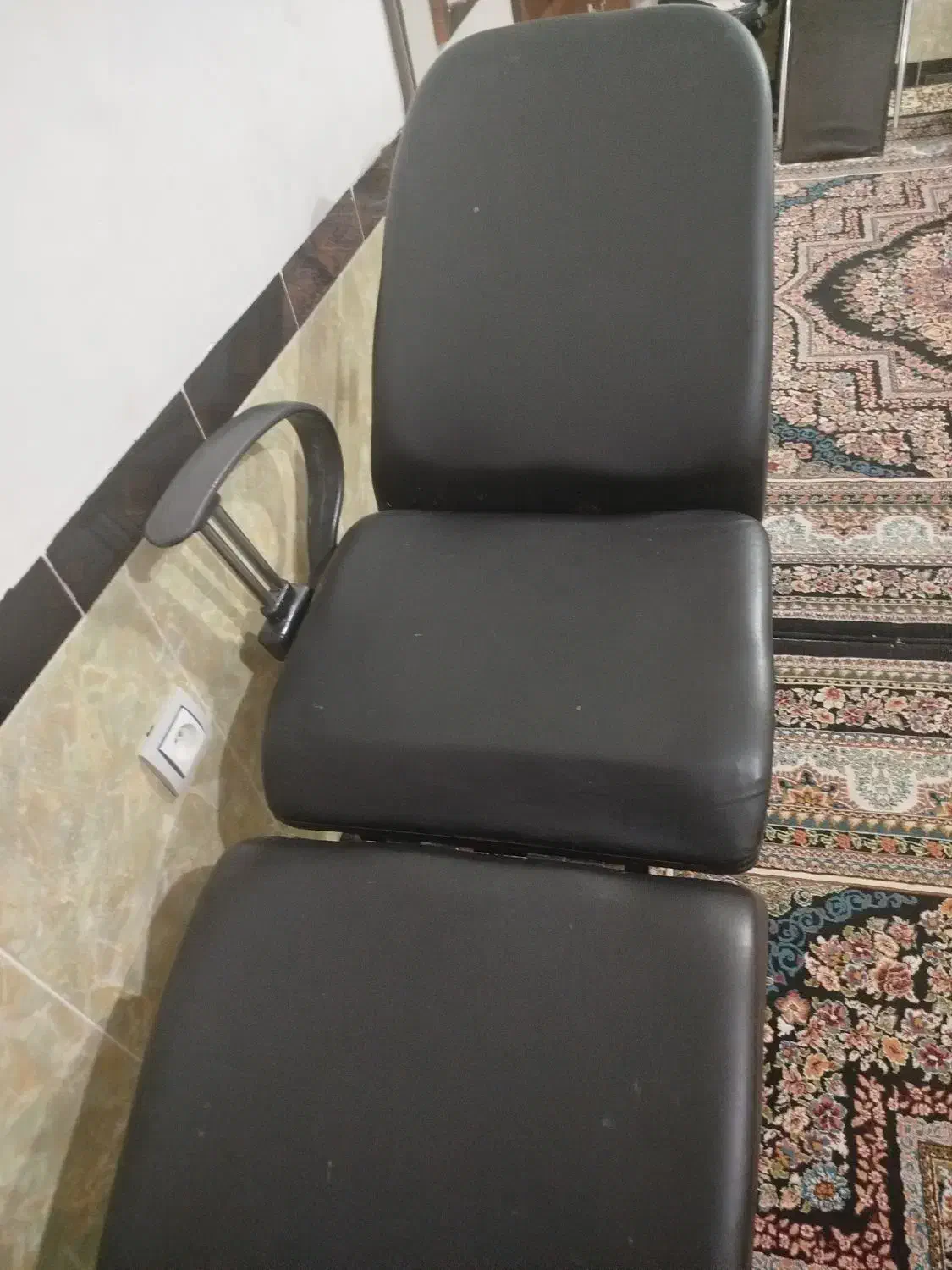 صندلی اصلاح در حد نو|آرایشگاه و سالنهای زیبایی|همدان, |دیوار