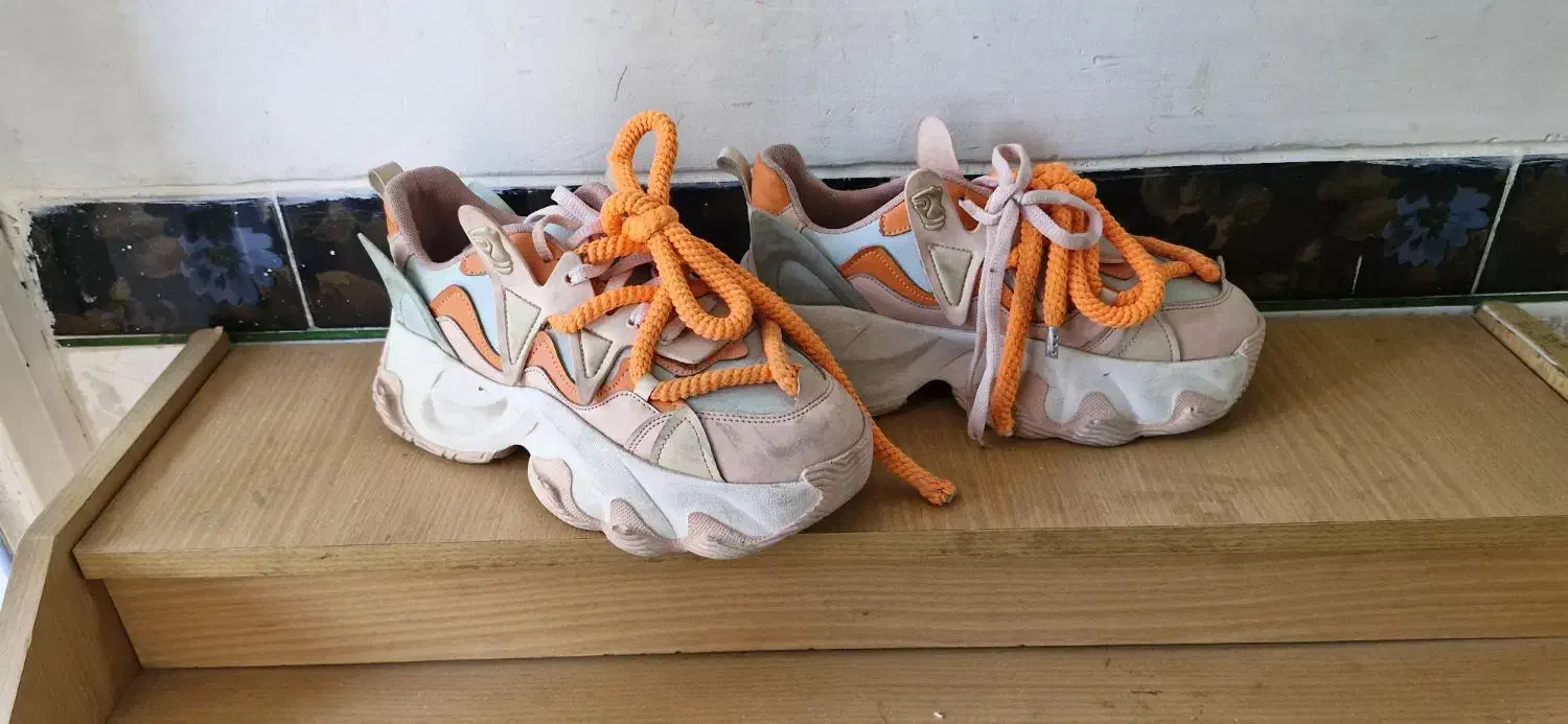 مقداری لباس و وسیله ی منزل|لباس|شوشتر, |دیوار