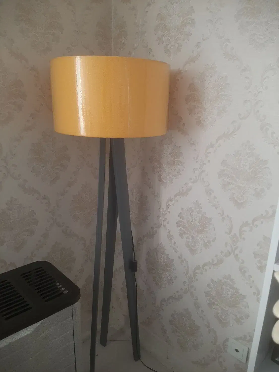 سه عدد فرش سالم و یه کناره وآباژور سالم|فرش|اسلامشهر, شهرک واوان|دیوار