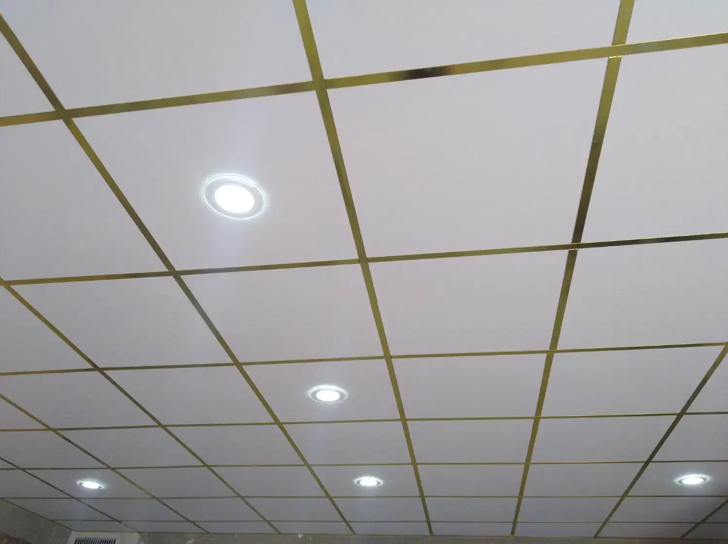 نصب و تعمیرات سقف های کاذب|خدمات پیشه و مهارت|شیراز, میدان قائم|دیوار