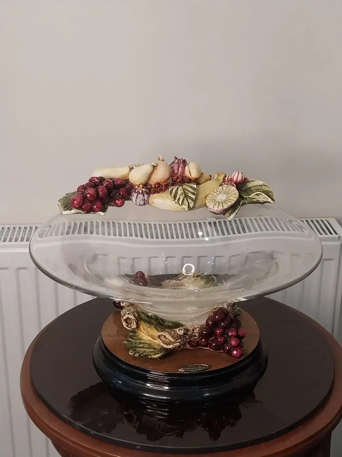 کلکسیونی و قدیمی|کلکسیون اشیاء عتیقه|اندیشه, اندیشه فاز ۱|دیوار