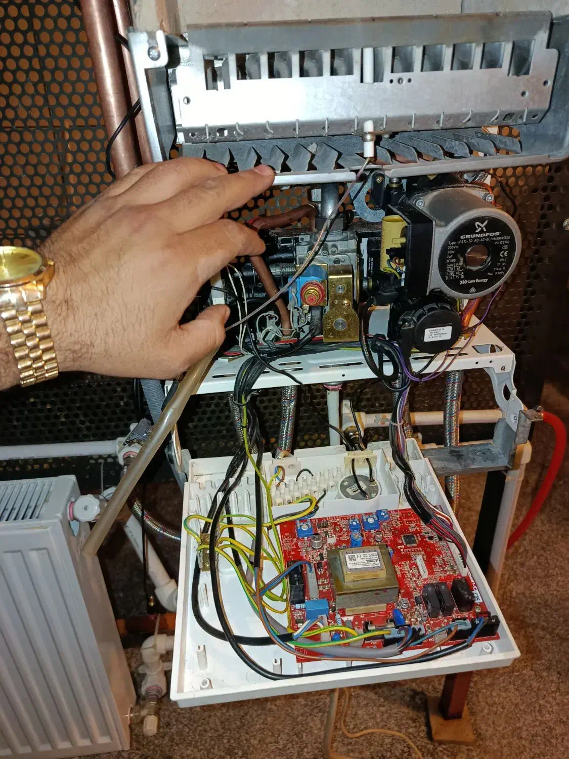 تعمیرات شبانه روزی و تخصصی پکیج و آبگرمکن و بخاری|خدمات پیشه و مهارت|همدان, |دیوار