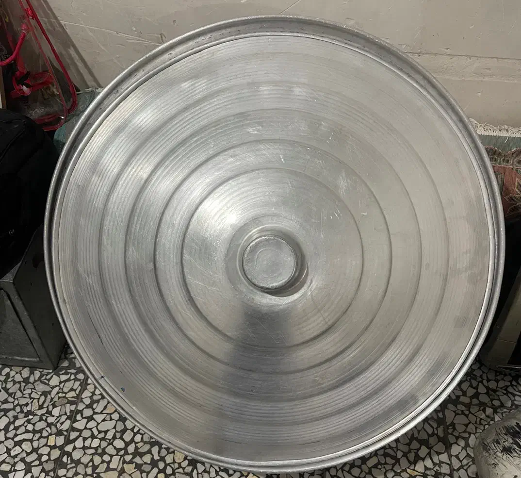 یک عدد قابلمه بزرگ|ظروف پخت‌وپز|کرمان, |دیوار