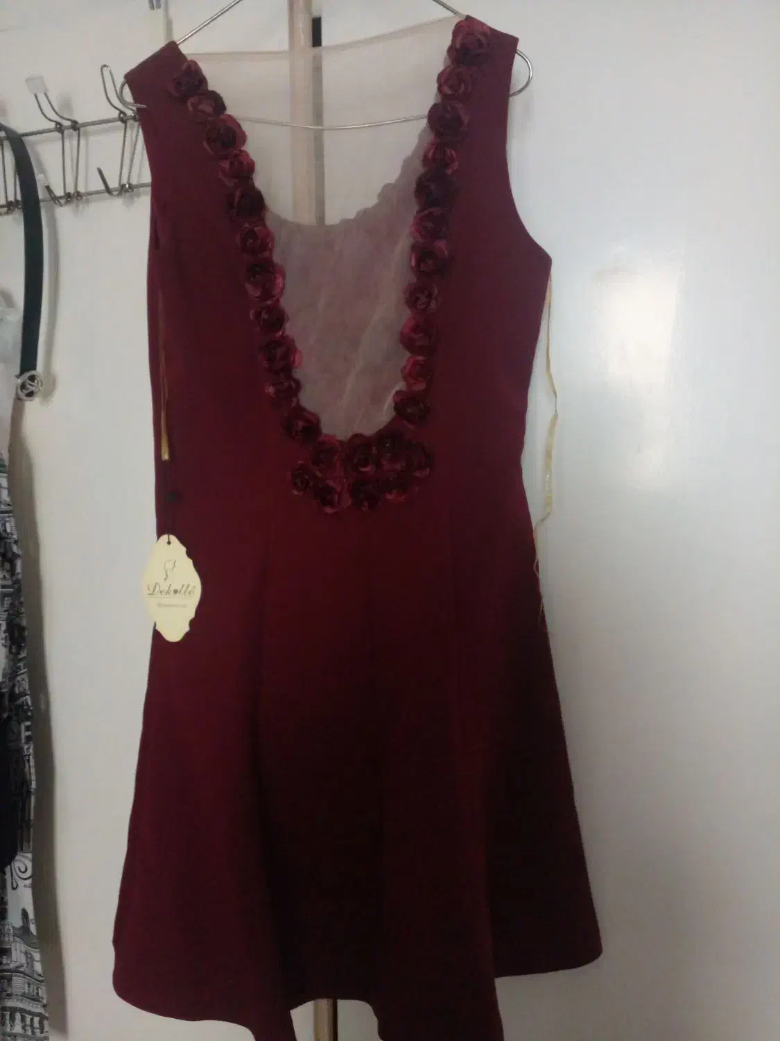 لباس وپالتو|لباس|فردیس, فردیس|دیوار