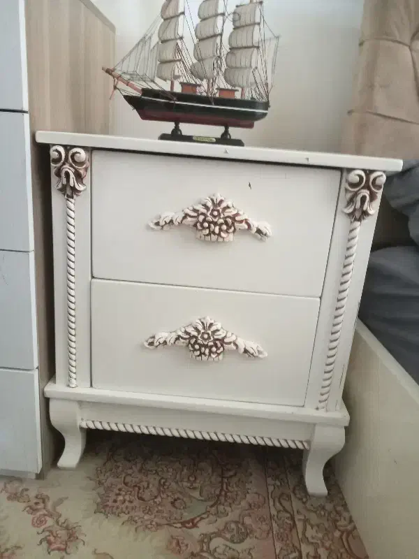 پاتختی|تخت و سرویس خواب|ری, امین آباد|دیوار