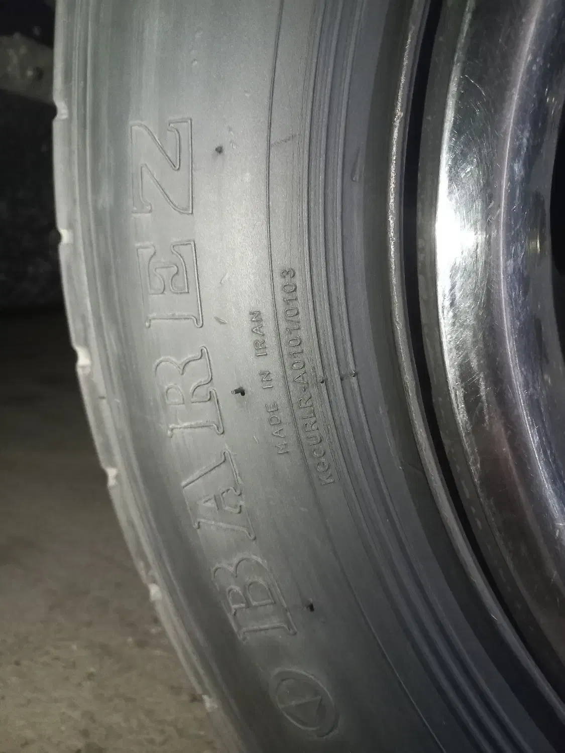 لاستیک مینی بوس 700|قطعات یدکی و لوازم جانبی|ری, علایین|دیوار