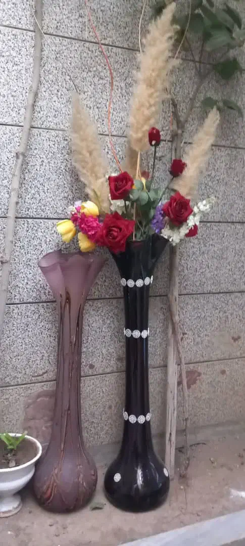 ۲ عدد گلدان شیشه ای بزرگ|گل مصنوعی|همدان, |دیوار