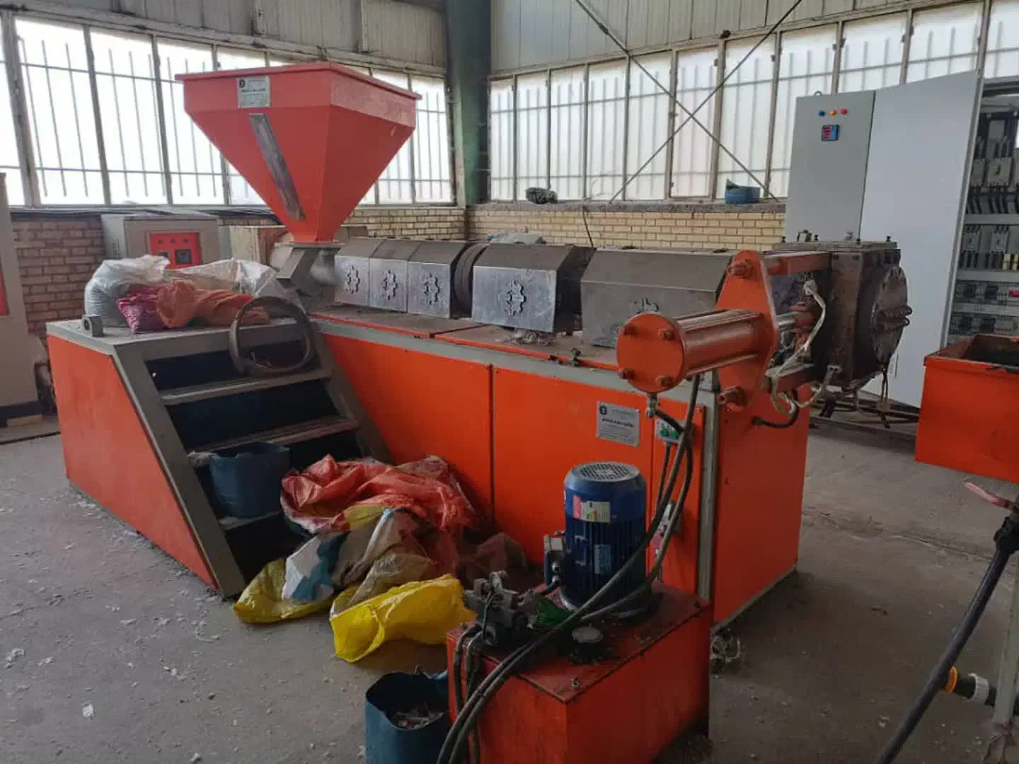 سرمایه گذاری با خرید دستگاه دوخت و سه کاره|ماشین‌آلات صنعتی|مشهد, شهرک امام هادی (شهرک غرب)|دیوار