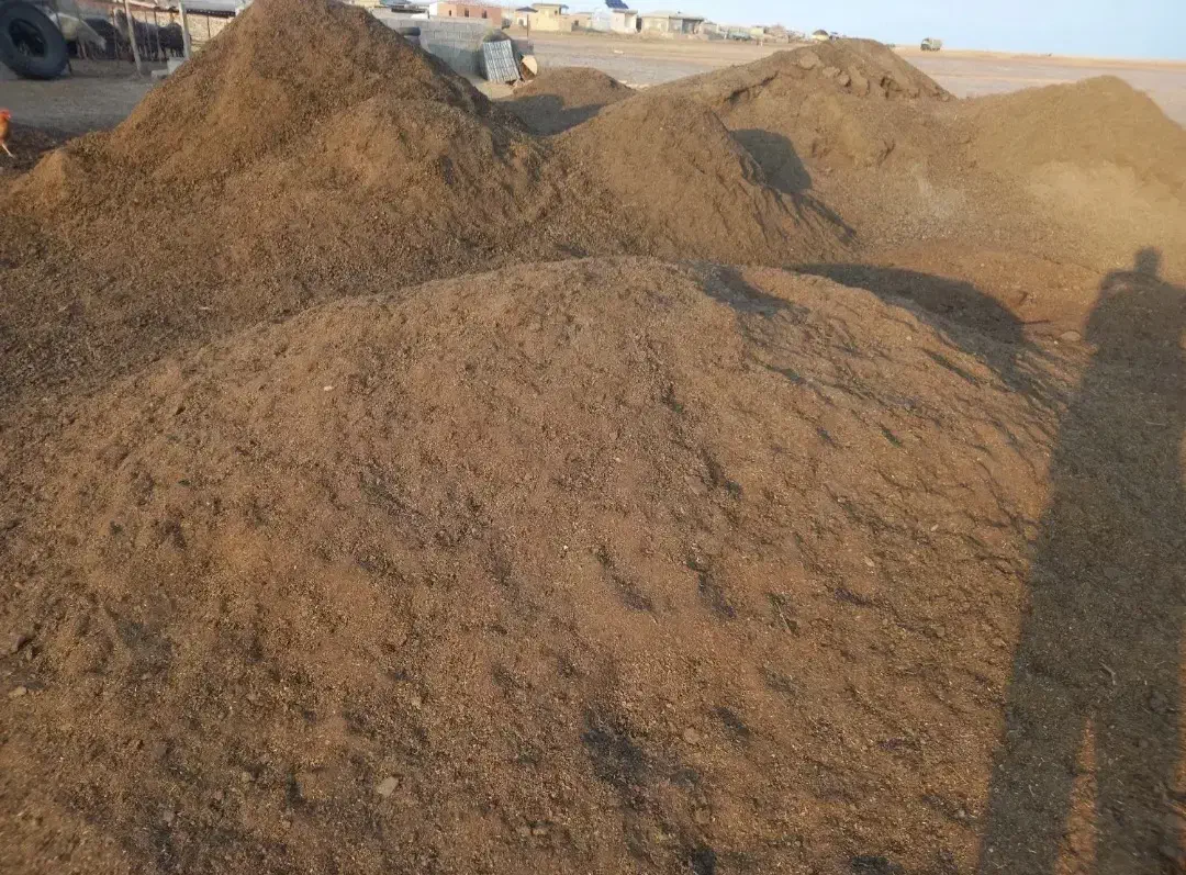 کود حیوانی گوسفندی فقط با نیسان  . خاک باغچه|خدمات باغبانی و درختکاری|صدرا-فارس, فاز ۱|دیوار