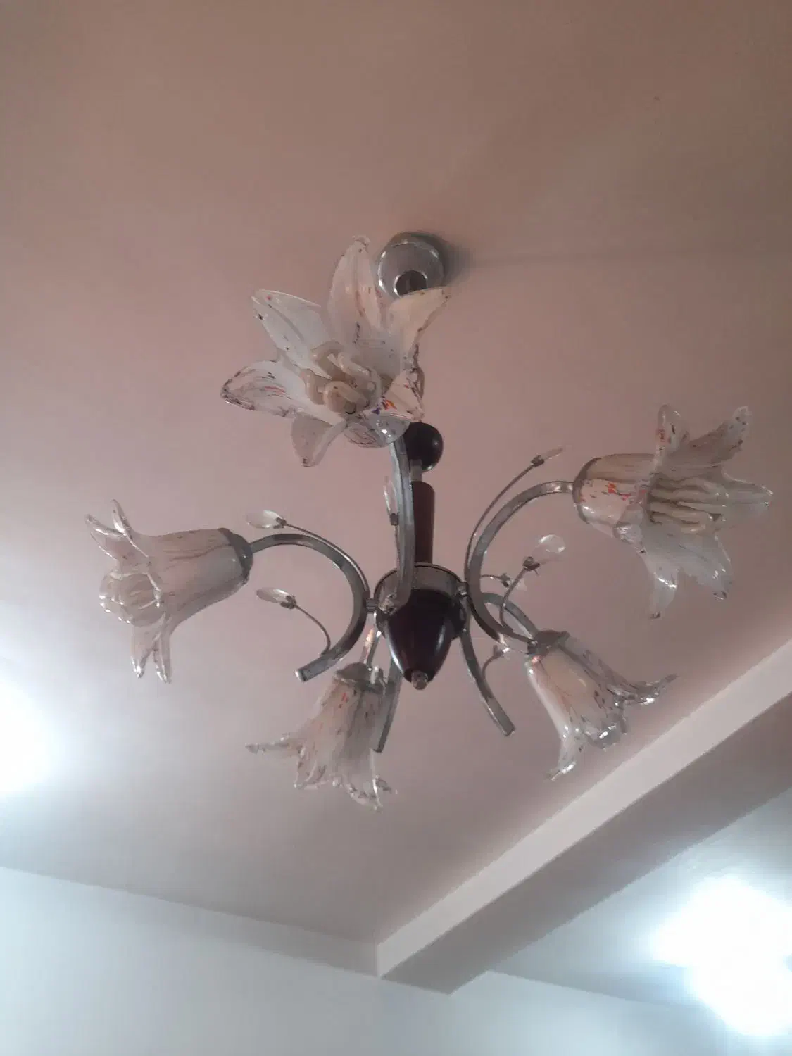 لوستر پنج شاخه بسیارزیبا در شهر سنگر|لوستر و چراغ آویز|سنگر, |دیوار