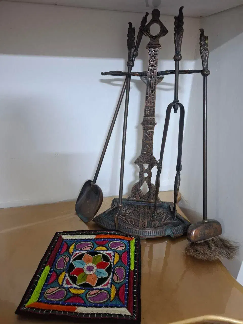 کنار شومینه|کلکسیون اشیاء عتیقه|اراک, |دیوار