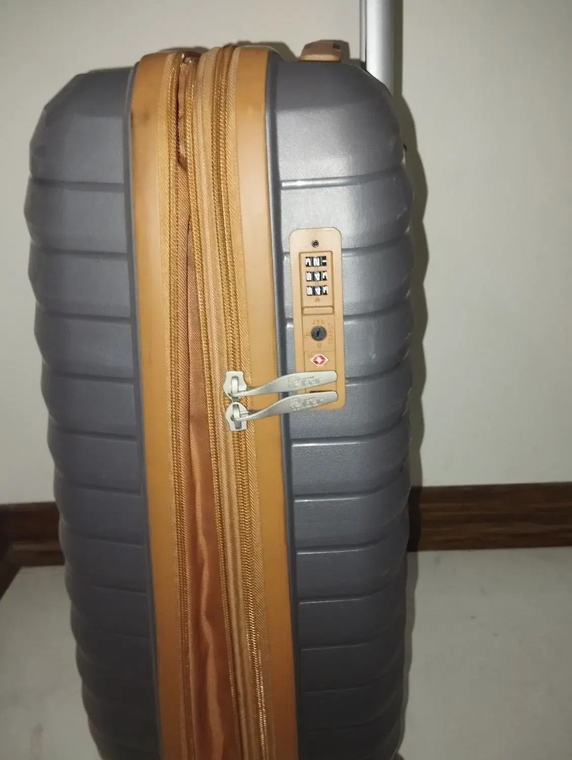 چمدان سایز کوچیک نشکن|کیف، کفش، کمربند|تهران, خلیج فارس|دیوار