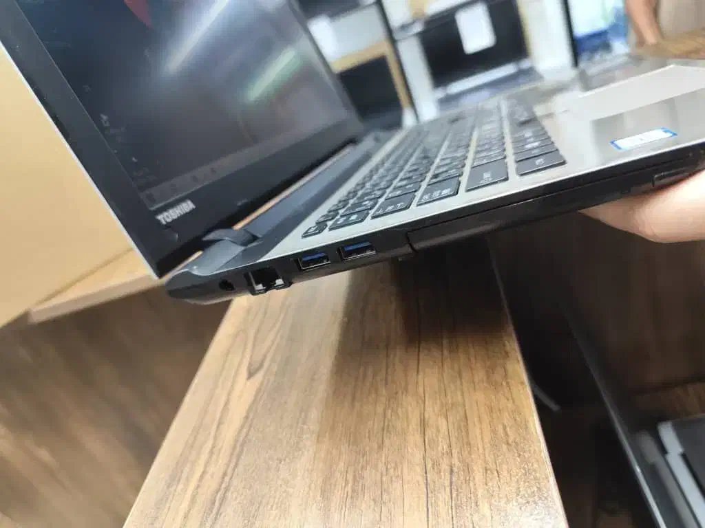 لپ تاپ ژاپنی Toshiba پردازنده core i7 هشت هسته ای|رایانه همراه|بهارستان, |دیوار