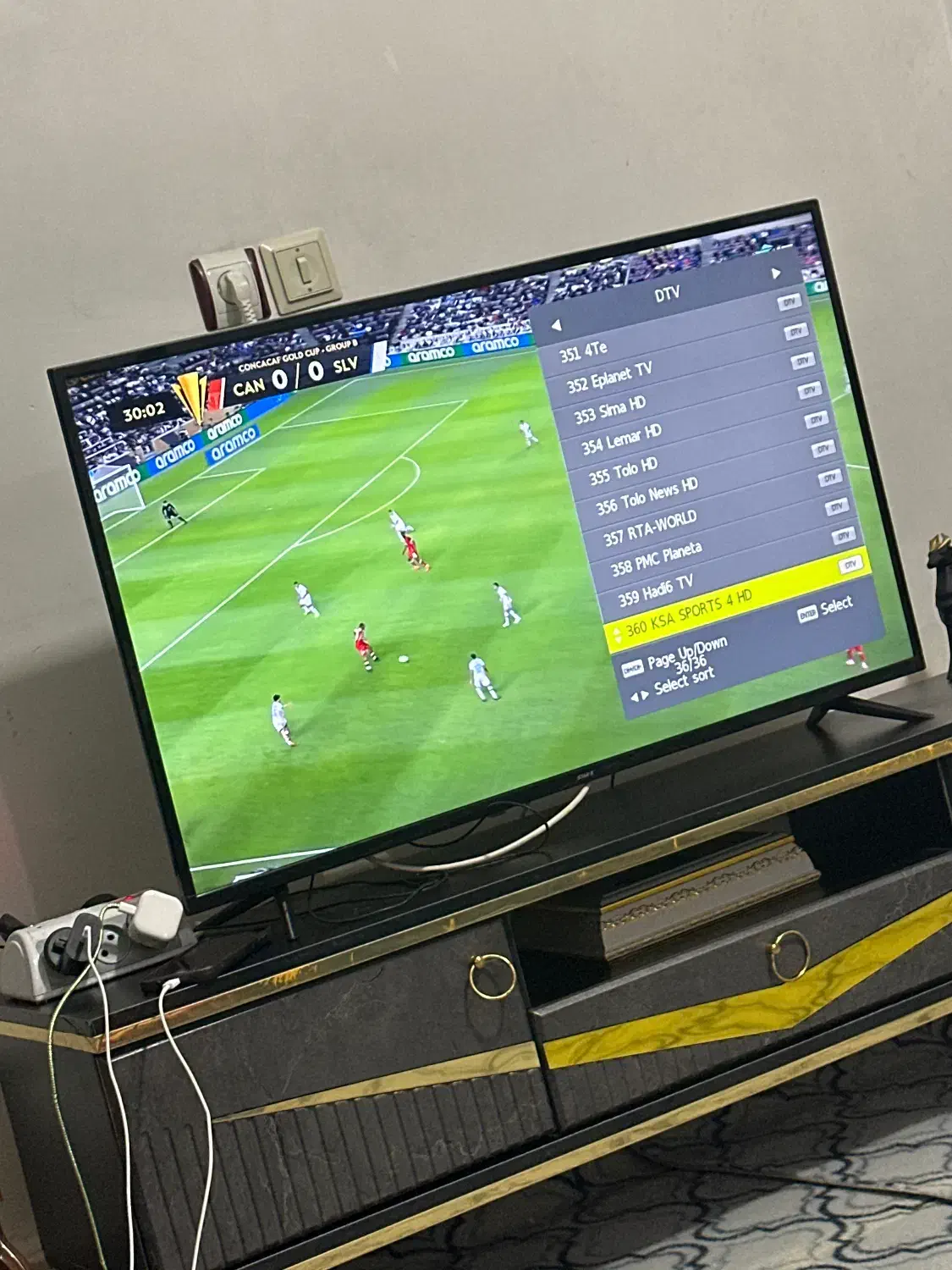 تلوزیون ۴۳اینج با ۳۶۰ کانال ن|تلویزیون و پروژکتور|آزادشهر, |دیوار