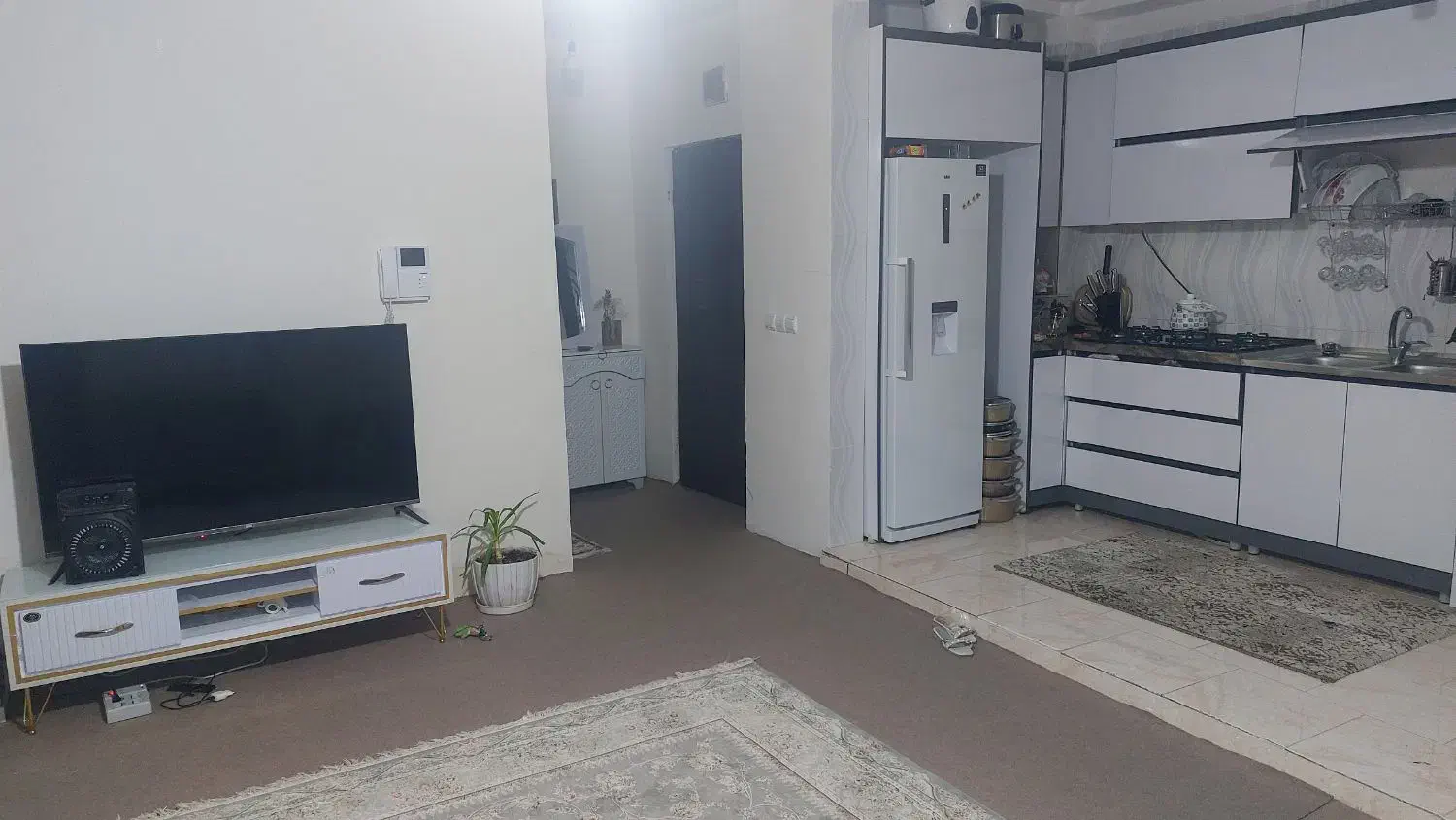 واحد بزرگ در خیابان سرزمین|فروش آپارتمان|هشتگرد, شهرک آپادانا|دیوار