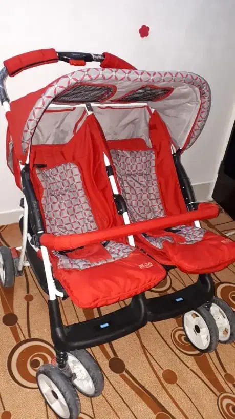 فروش کالسکه دوقلو جنس براوو بسیار تمیز و سالم.|کالسکه و لوازم جانبی|لامرد, |دیوار