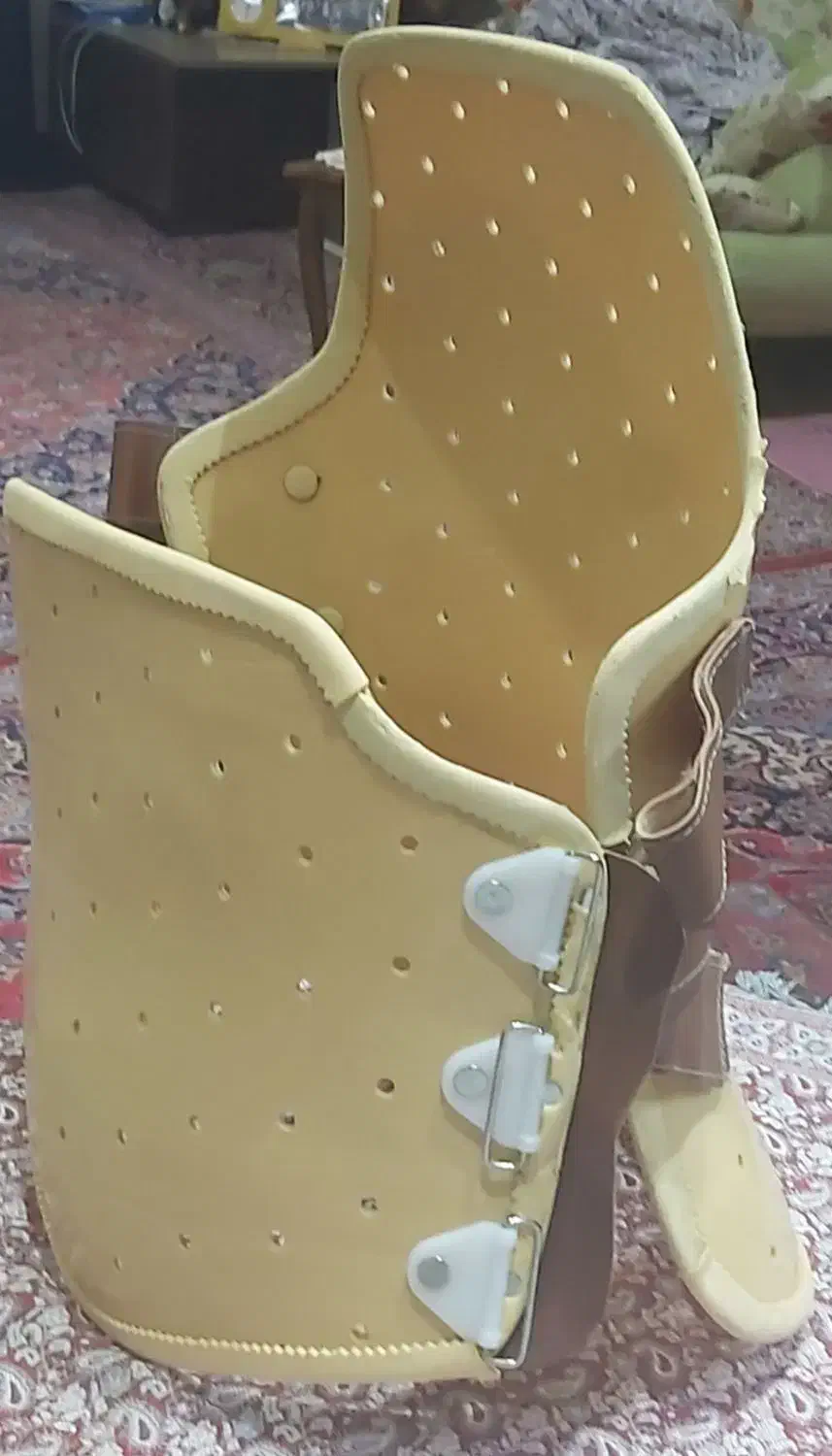 کمربند برس جهت محافظت از ستون فقرات|کیف، کفش، کمربند|اندیشه, اندیشه فاز ۳|دیوار