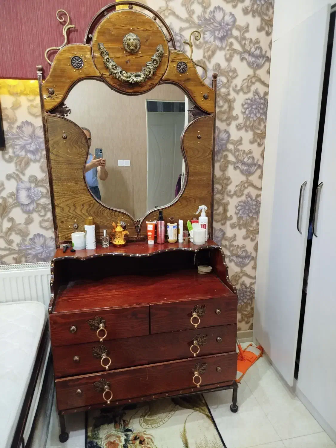 آینه دراور|آینه|مشهد, کوشش|دیوار