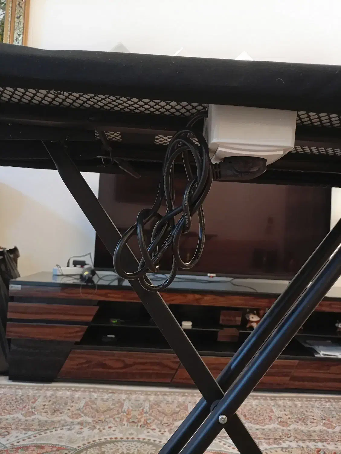 میز اتو پریز دار سالم|اتو و لوازم اتو|پرند, فاز ۴|دیوار