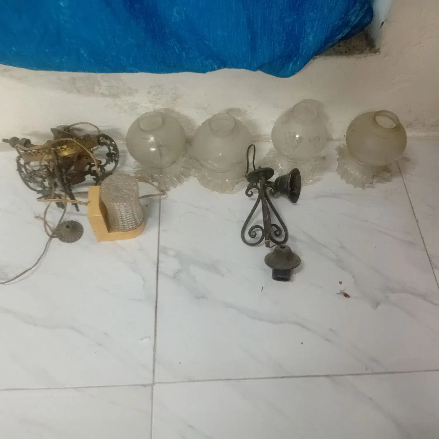 جباب لوستر و آویز ق یمی لامپ|لوستر و چراغ آویز|رشت, استادسرا|دیوار