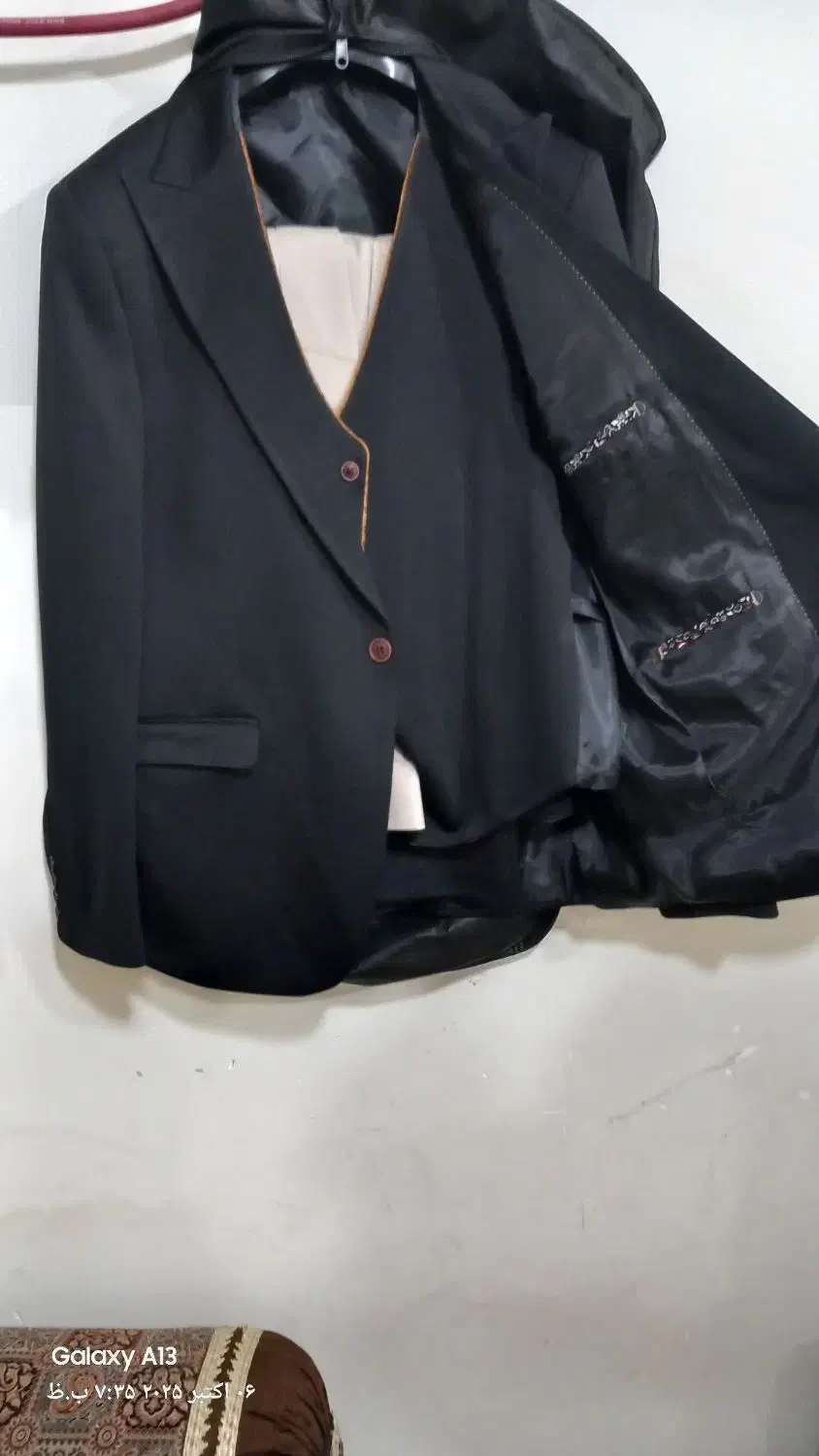 کت و شلوار|لباس|یاسوج, |دیوار