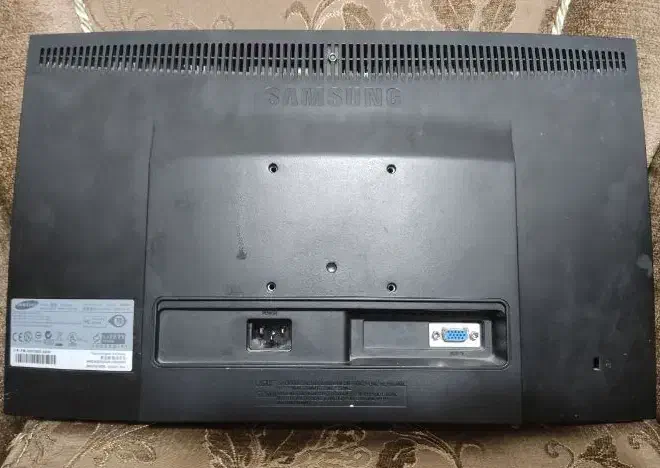 مانیتور سامسونگ قدیمی|قطعات و لوازم جانبی رایانه|رامسر, |دیوار