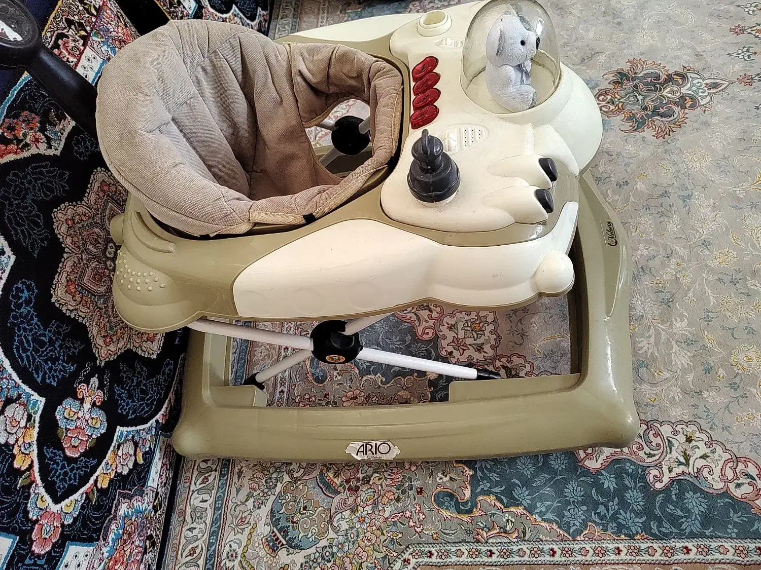 روروک سالم سالم‌|کالسکه و لوازم جانبی|میانه, |دیوار