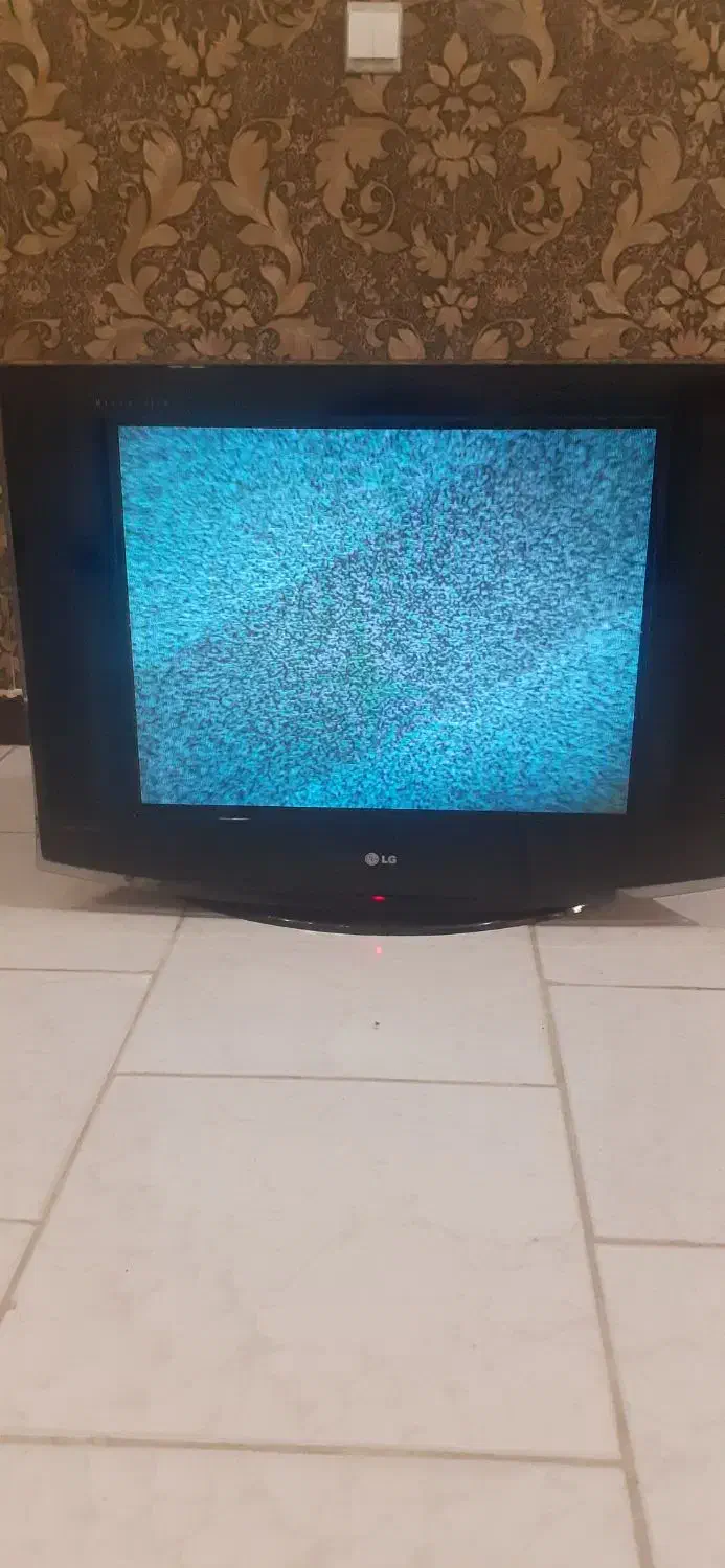 تلویزیون ال جی 21 اینچ طرح لبخند|تلویزیون و پروژکتور|اندیشه, اندیشه فاز ۱|دیوار