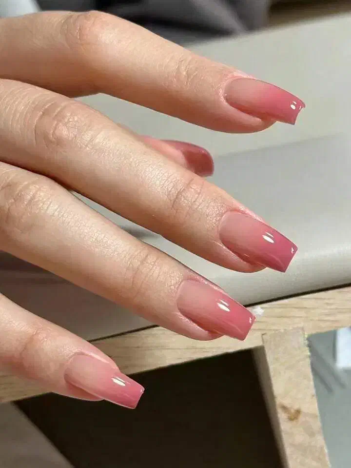 کاشت ناخن با تخفیف ویژه|خدمات آرایشگری و زیبایی|قم, شهرک امام حسین|دیوار