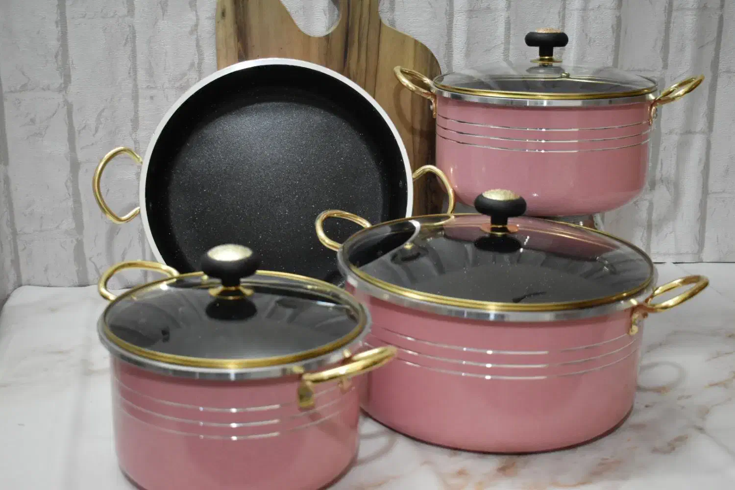 تولیدکننده انواع سرویس قابلمه گرانیتی و روحی|ظروف پختوپز|رشت, سعدی (تختی)|دیوار