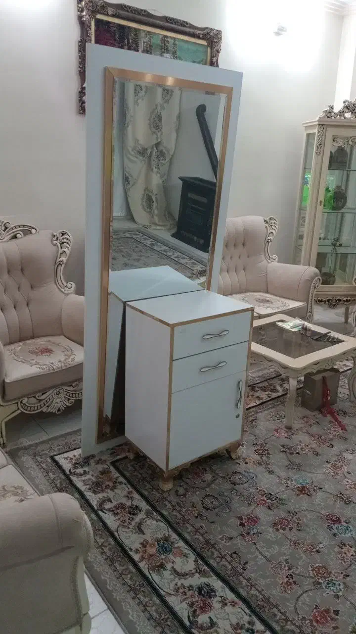 اینه و گیشه نو|آینه|مشهد, نکاح|دیوار