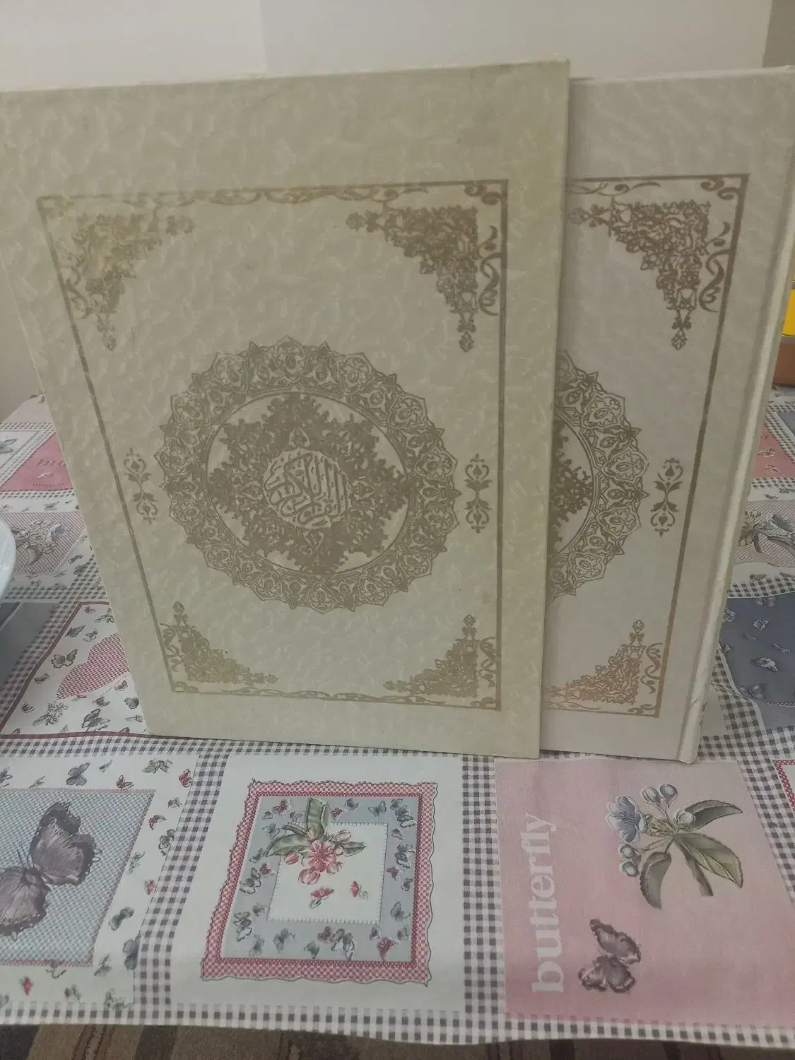 قرآن عروس|کتاب و مجله مذهبی|چهارباغ, |دیوار