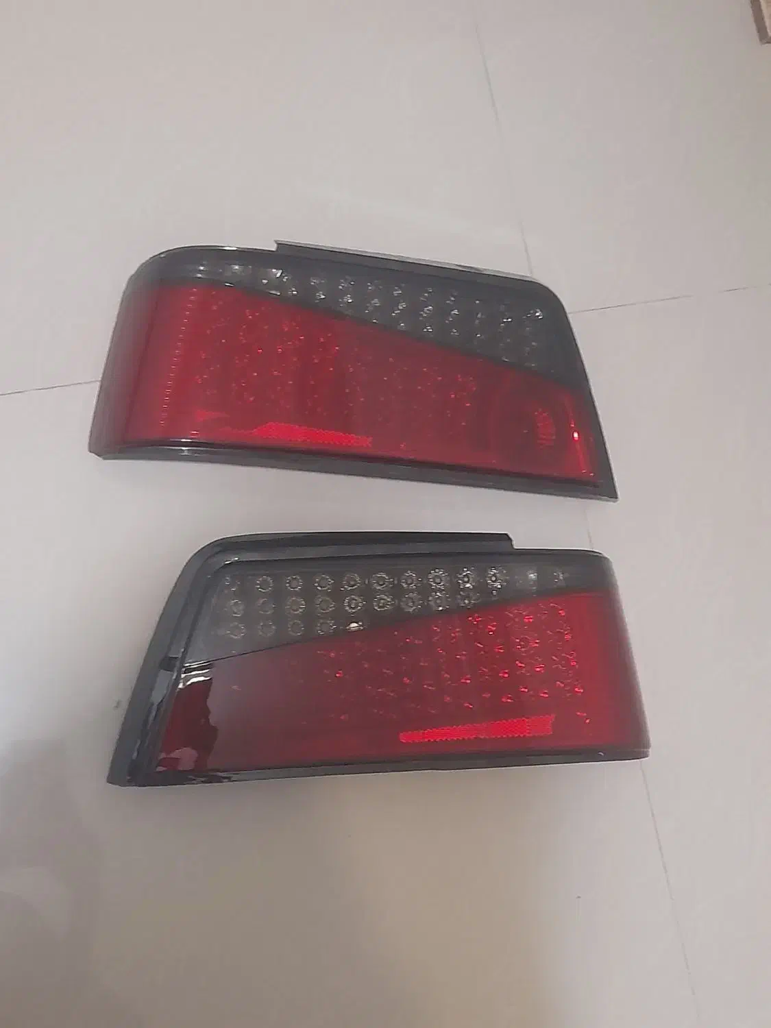 فروش فوری چراغ عقب اسپرت پژو۴۰۵ و بال صندوق عقب|قطعات یدکی و لوازم جانبی|بندرعباس, |دیوار