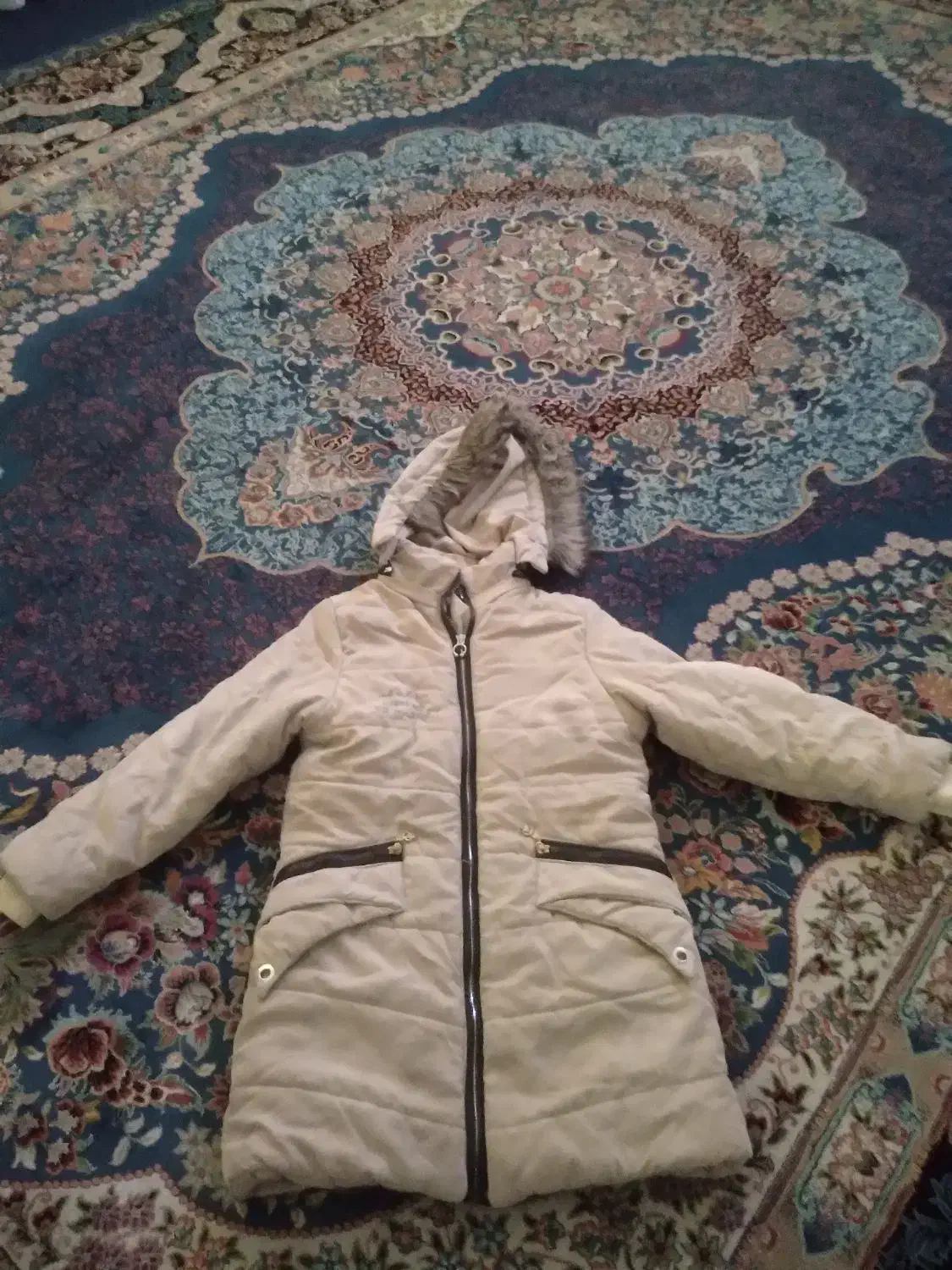 پالتو دخترانه در حد سایز ۴۲ بدون کوچکترین زدگی|لباس|پاکدشت, شهرک امام رضا|دیوار