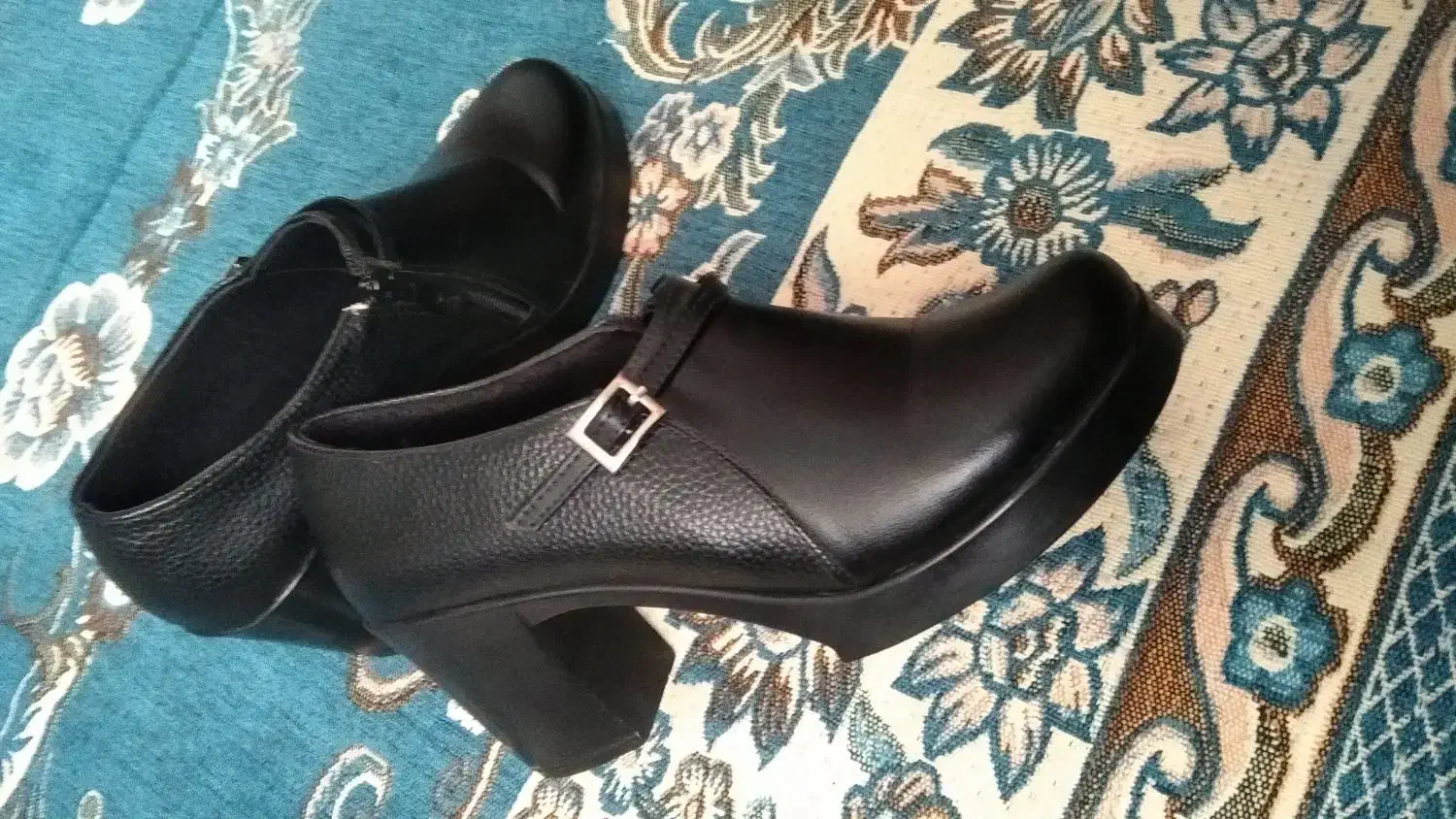 کفش|کیف، کفش، کمربند|رشت, رودباری|دیوار