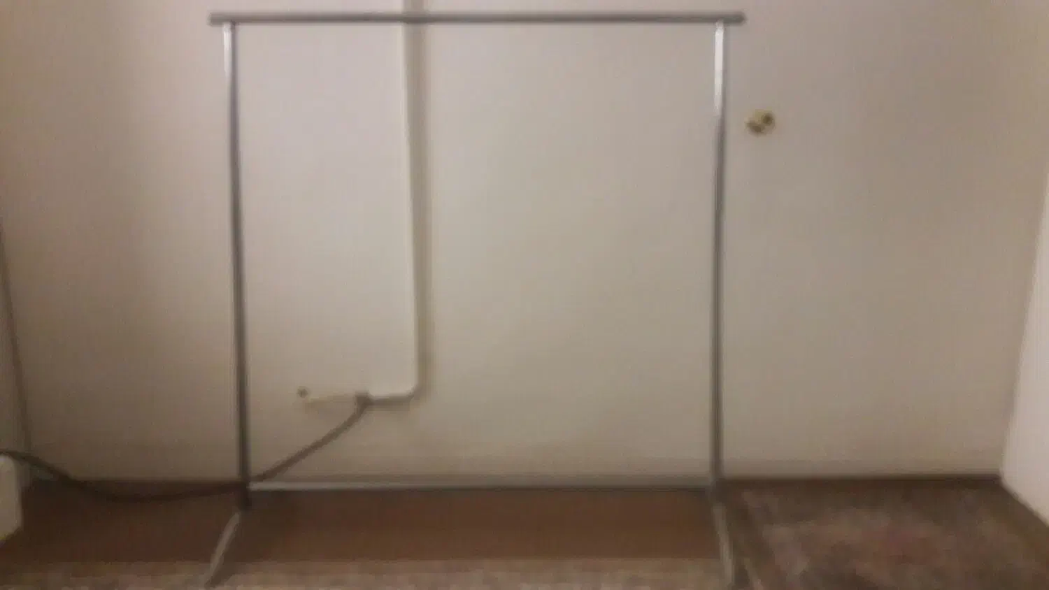 رگال محکم|بندرخت و رختآویز|همدان, |دیوار