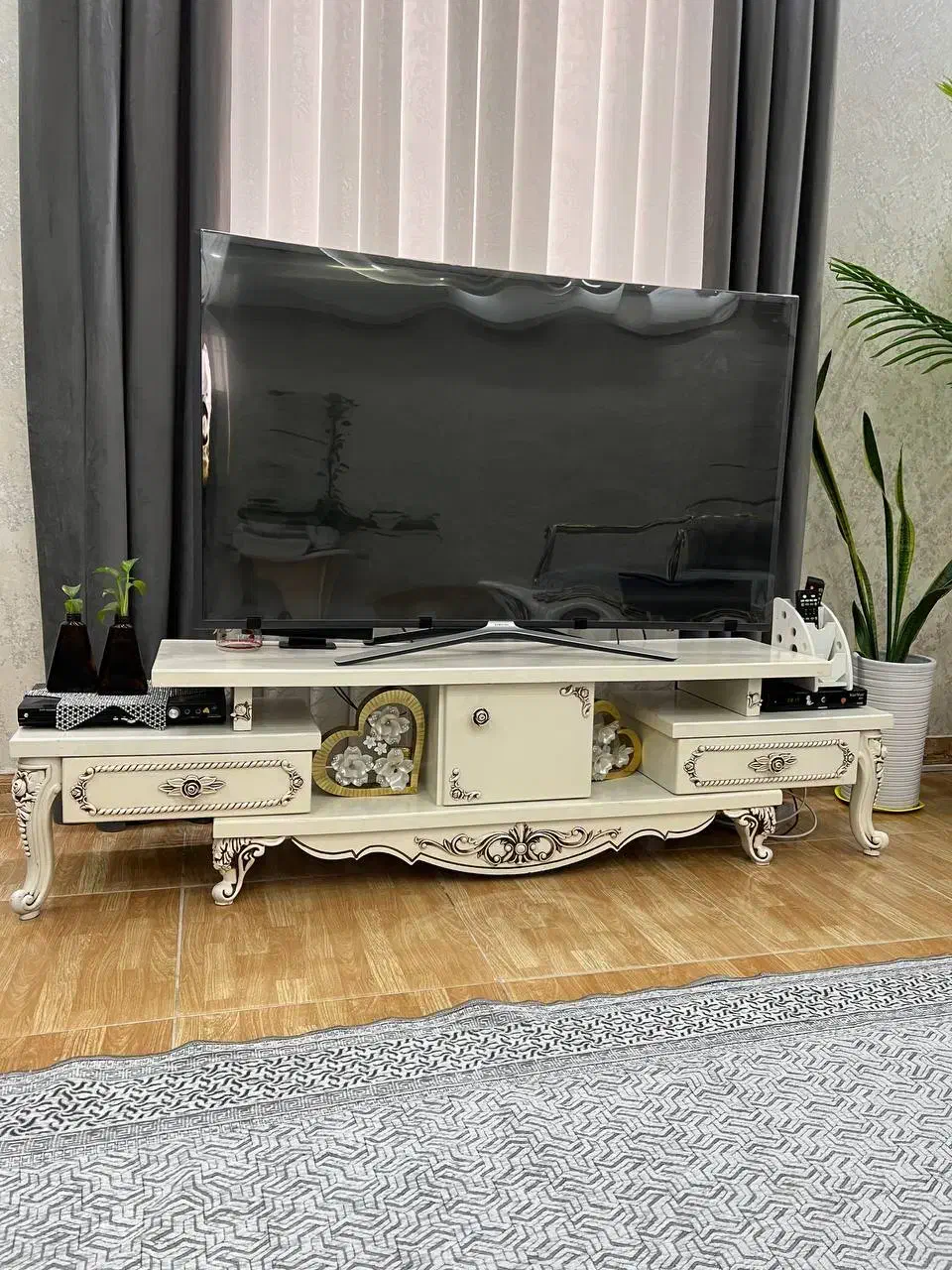 **میز تی وی**|میز تلویزیون|رشت, دیانتی|دیوار