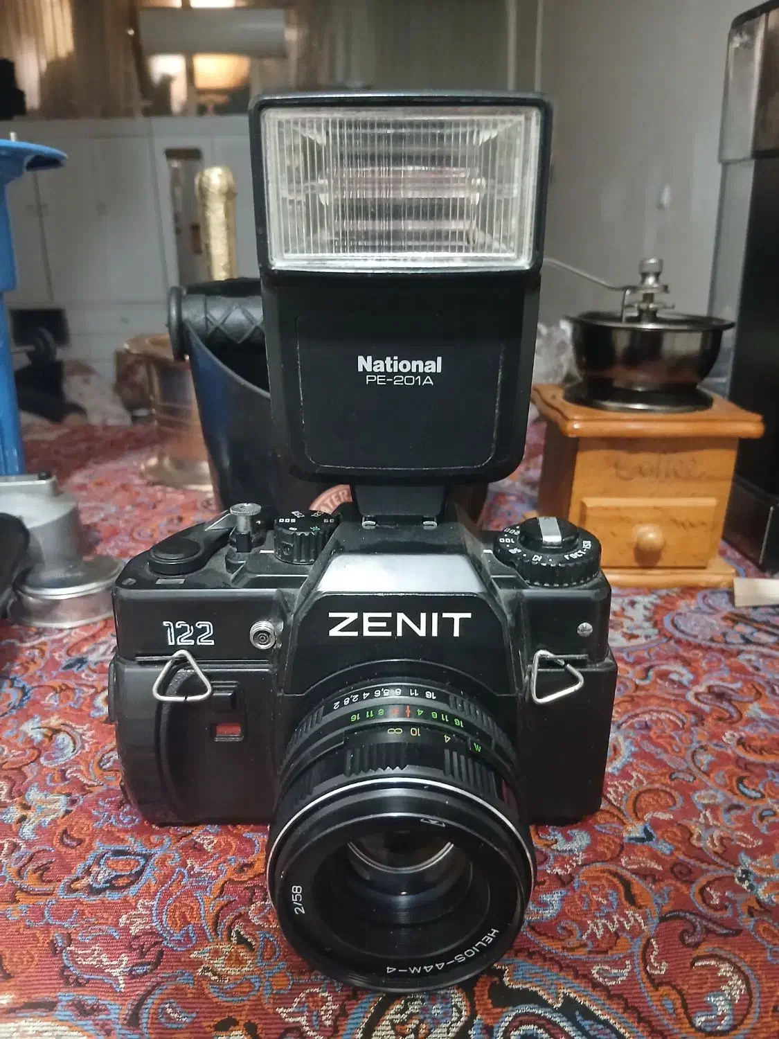 دوربین زنیت|دوربین عکاسی و فیلم‌برداری|قم, باغ کرباسی|دیوار