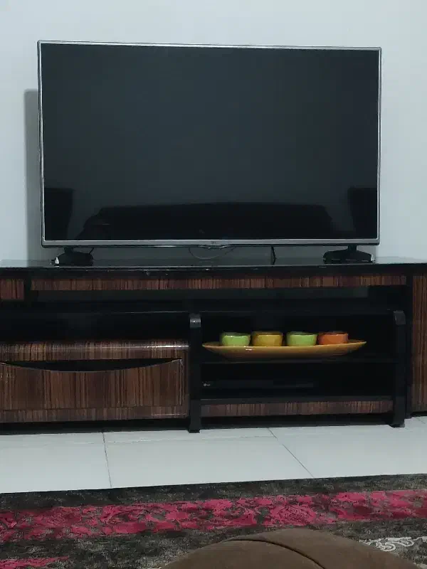 تلویزیون الجی ۵۵ کارتن نداره|تلویزیون و پروژکتور|نسیمشهر, |دیوار