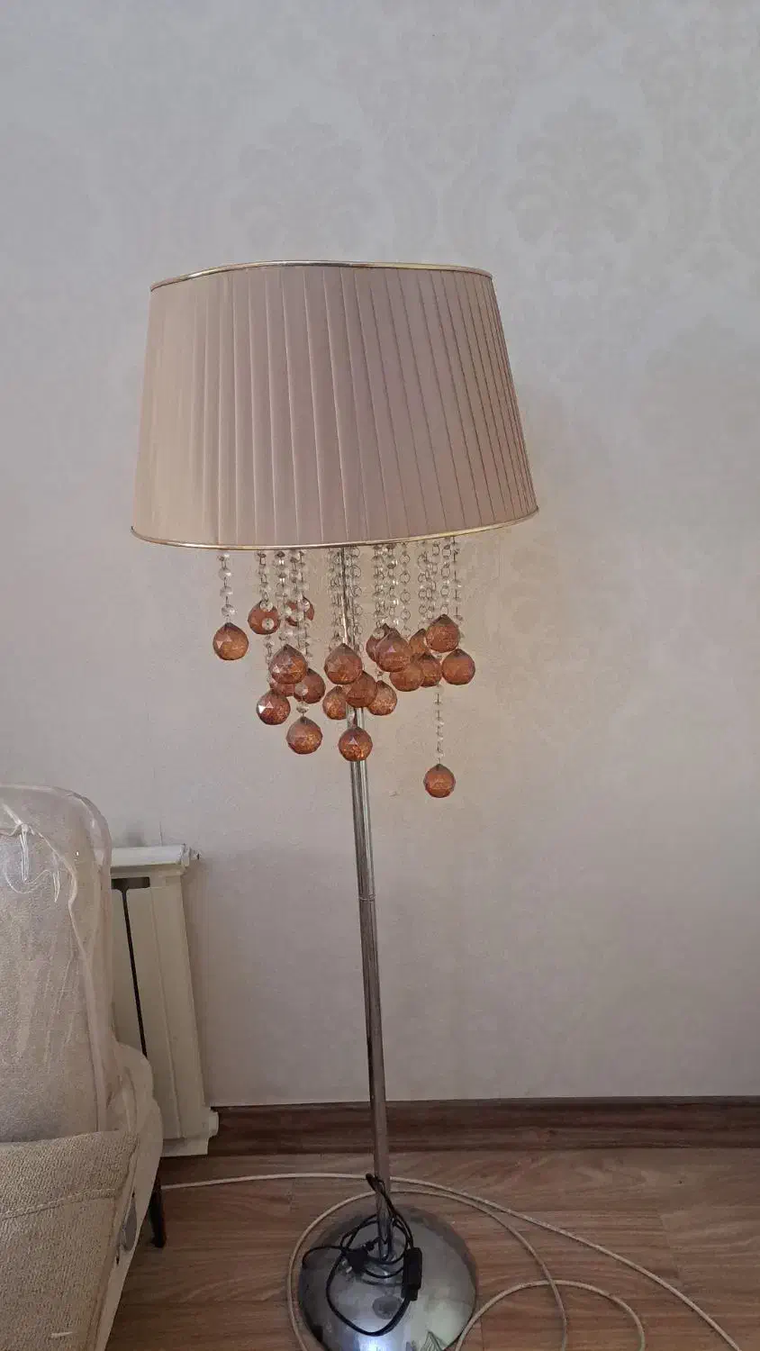 یک عدد اباژور و لوستر با قیمت مناسب کاملا شیک|لوستر و چراغ آویز|تهران, شمسآباد|دیوار