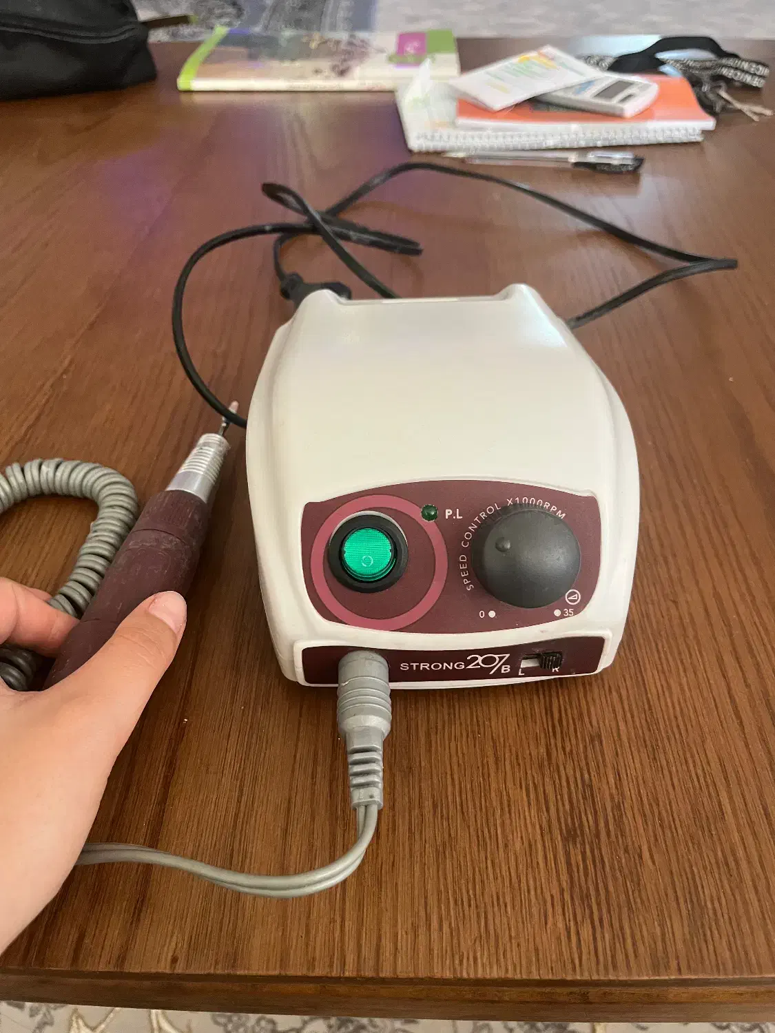 لوازم ارایشی و ناخن|آرایشی، بهداشتی، درمانی|بروجن, |دیوار