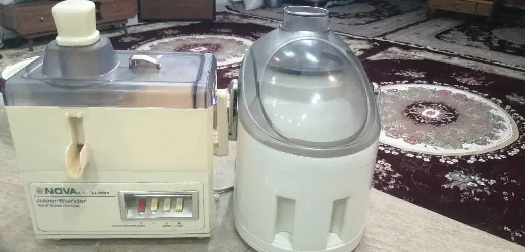 دو عدد آبمیوه گیری خارجی|آبمیوهگیر و آبمرکباتگیر|صدرا-فارس, فاز ۲|دیوار