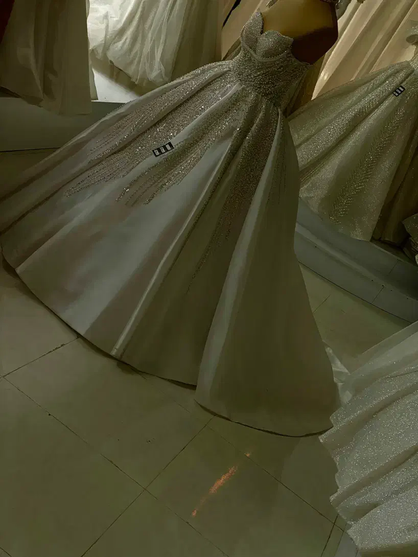 لباس عروس|لباس|صدرا-فارس, فاز ۱|دیوار