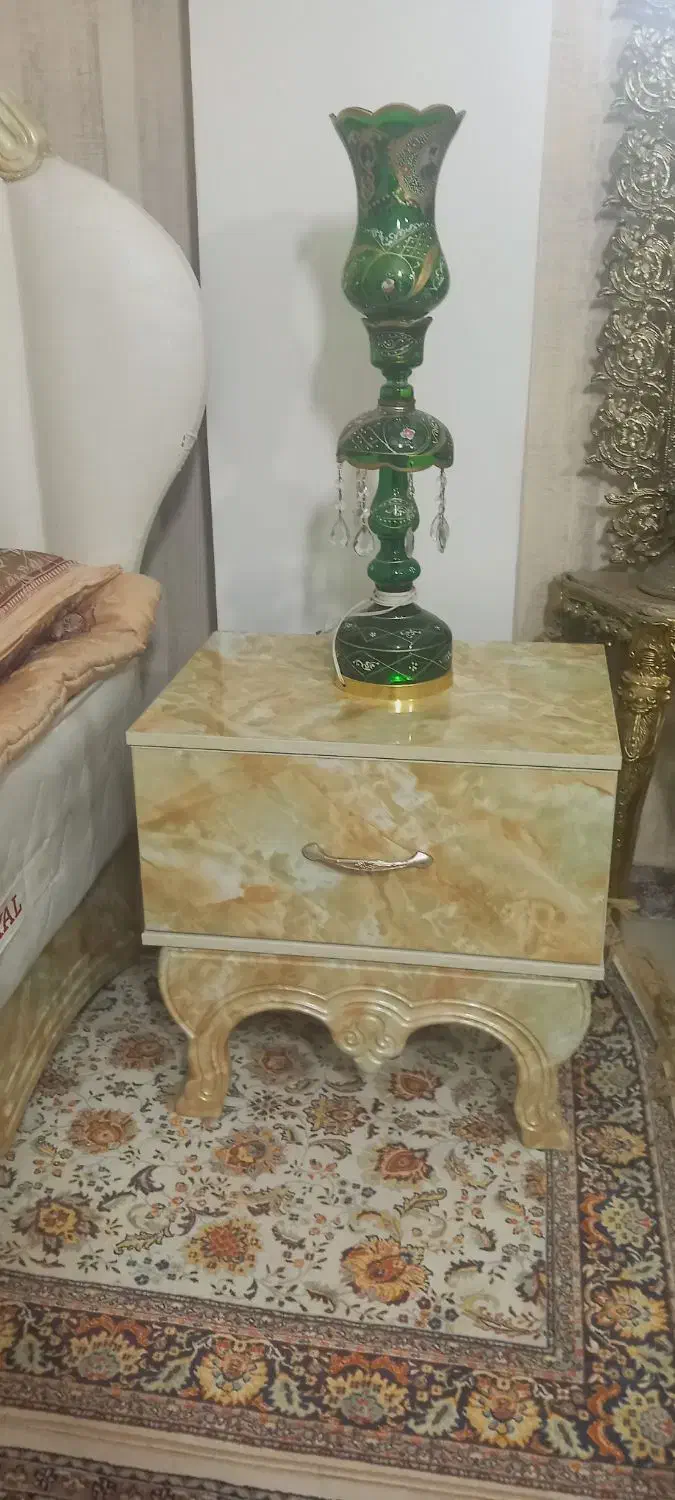 دو دست سرویس خواب سالم  مناسب جهیزیه تخفیف دارن|تخت و سرویس خواب|کرمانشاه, |دیوار