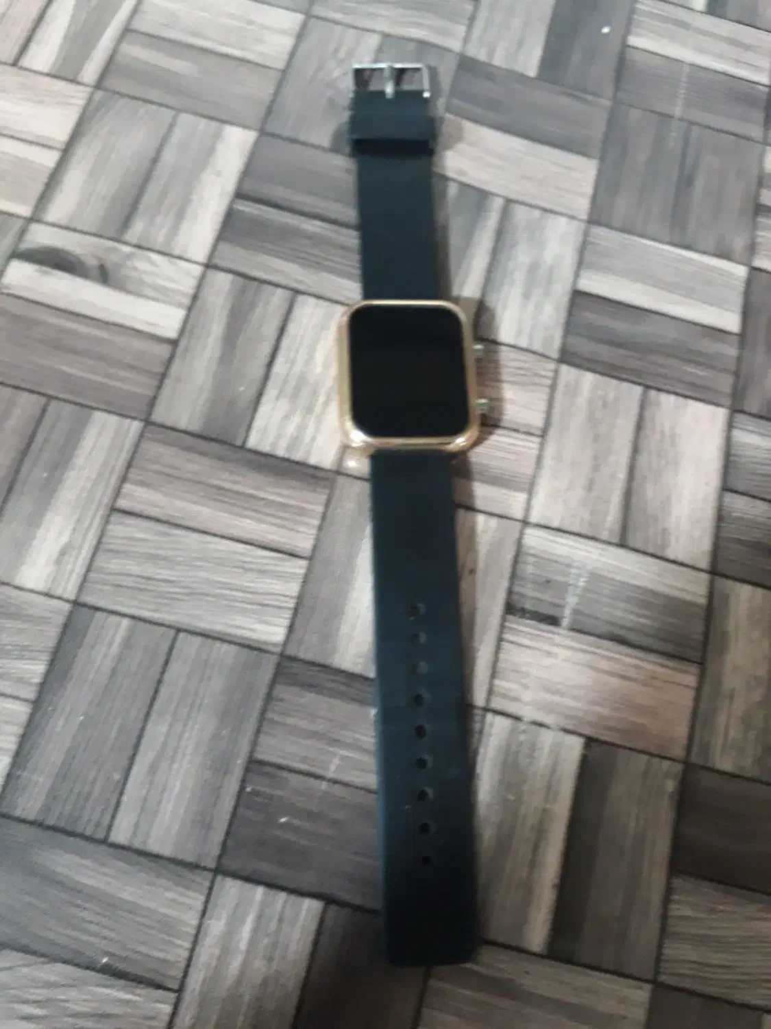 تعدادی وسیله و یک عدد ساعت کاشمر|ساعت|کاشمر, |دیوار