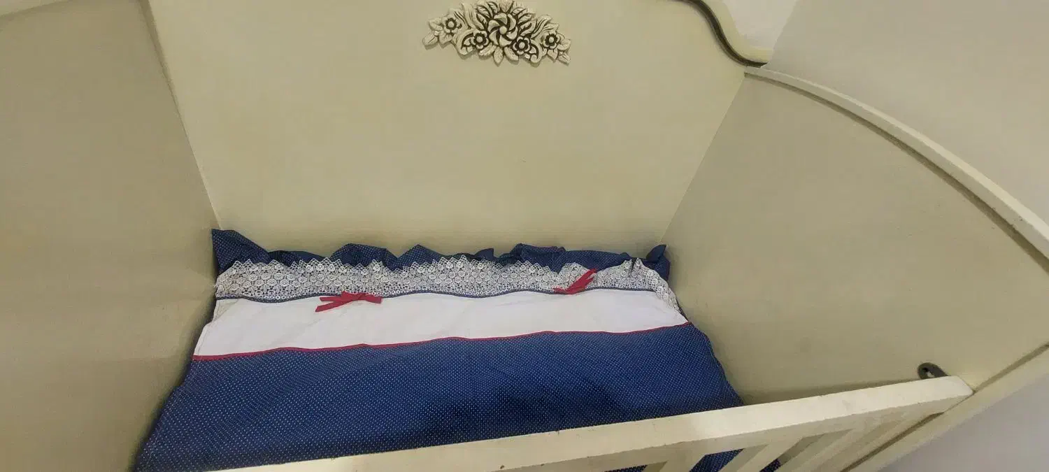 تخت کودک|تخت و صندلی بچه|پیر بکران, |دیوار