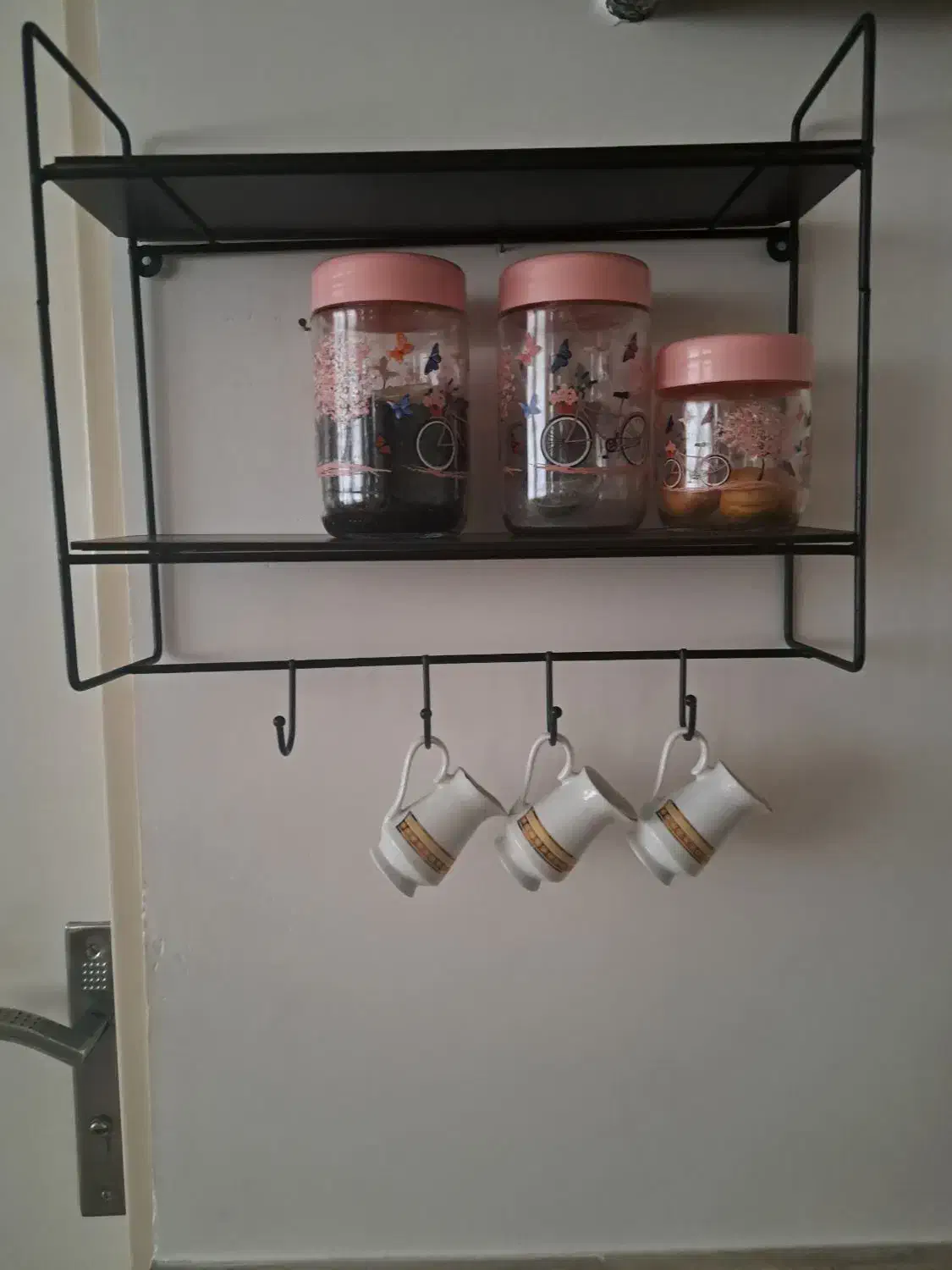 استند فلزی|آب‌چکان و نظم‌دهنده ظروف|قم, قلعه کامکار|دیوار