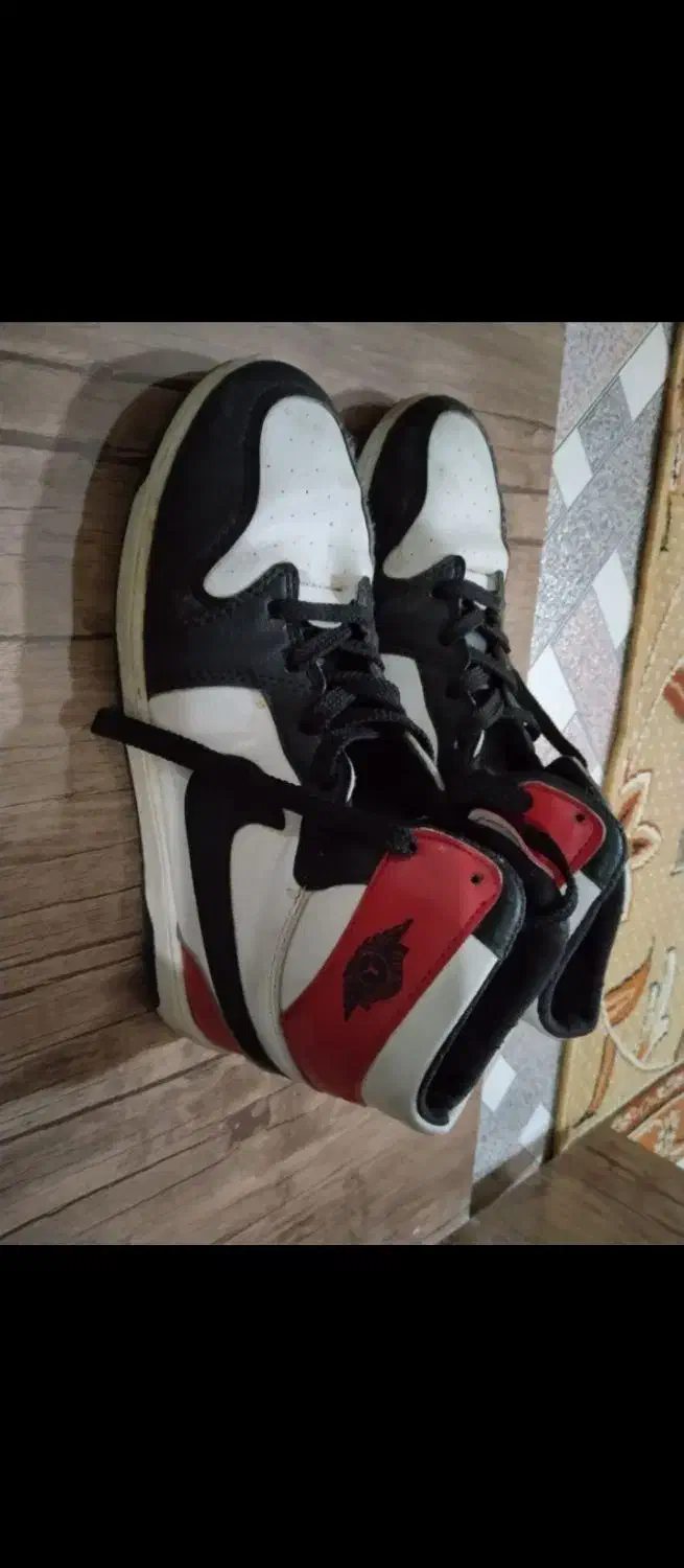 کفش|کیف، کفش، کمربند|صائین قلعه, |دیوار