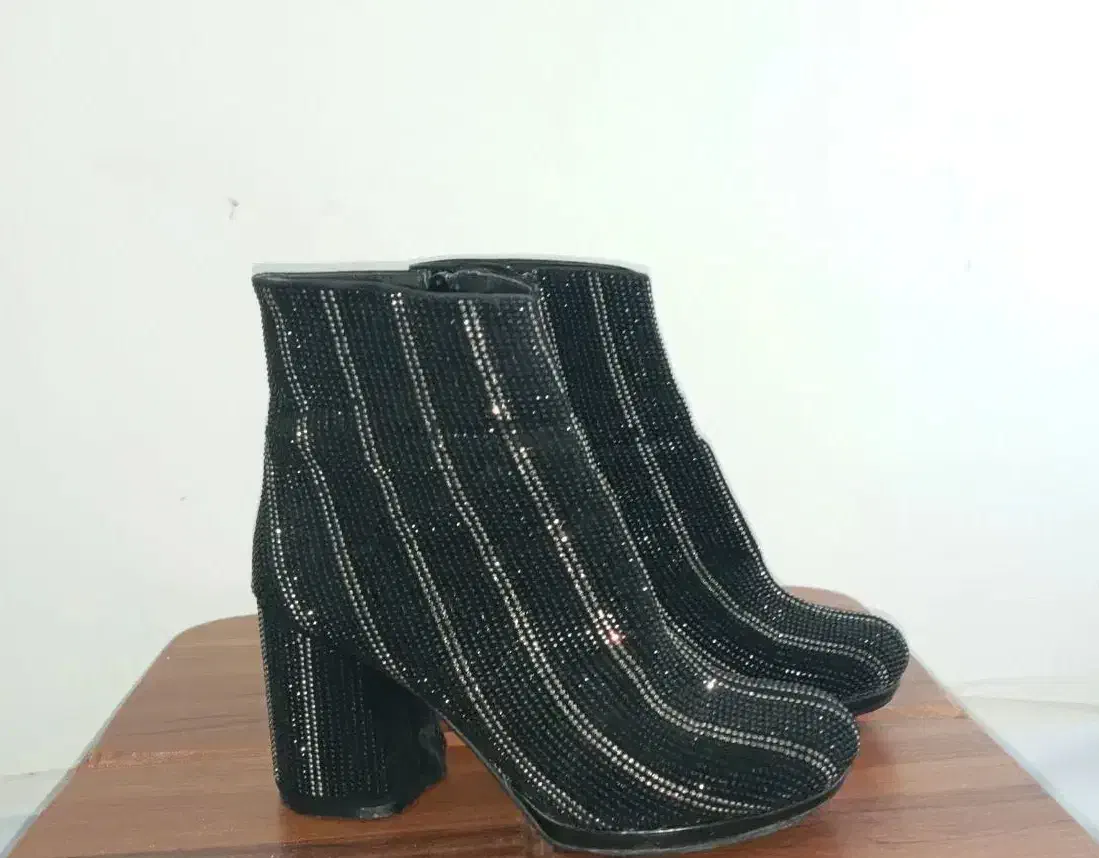 نیم بوت زنانه۳۷|کیف، کفش، کمربند|ملارد, |دیوار