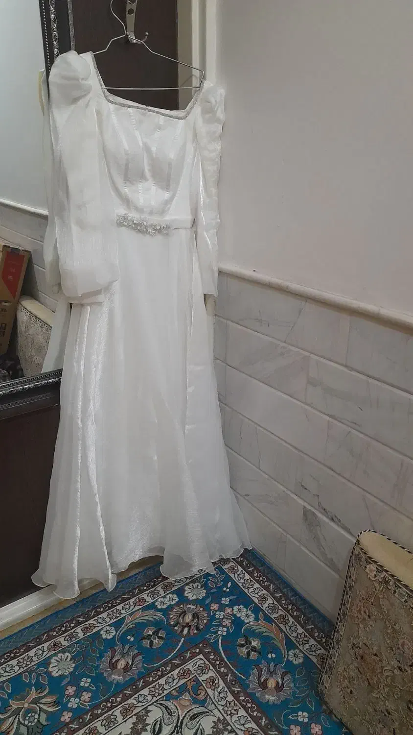 لباس مجلسی|لباس|قم, دروازه چوبی|دیوار